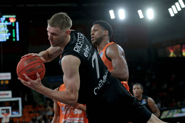 甲首轮却出 甲首轮却出